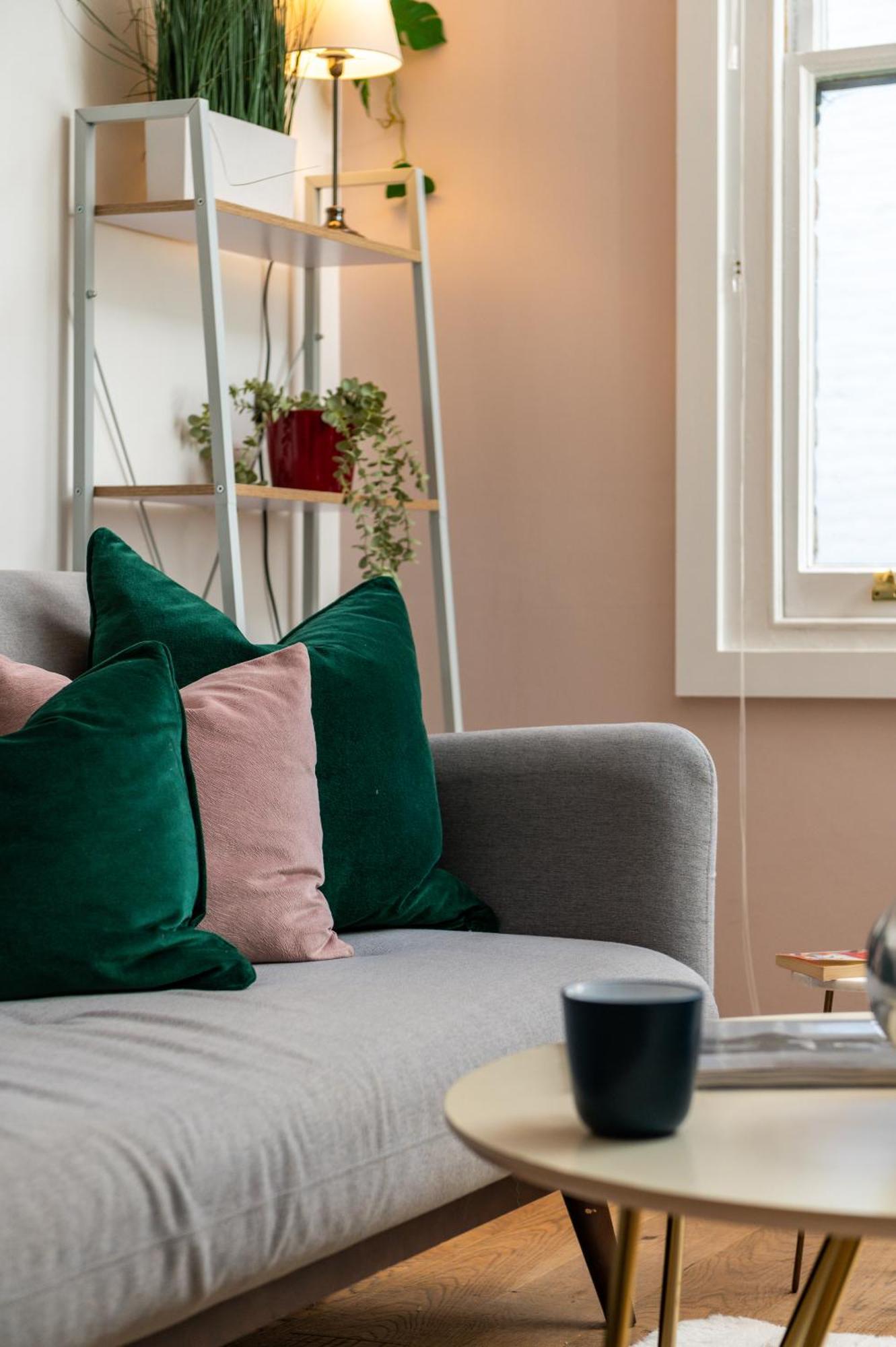 1br Stylish Flat By Hostarahomes, Near Liverpool Street, Prime Location, Sleeps Up To 4 Лондон